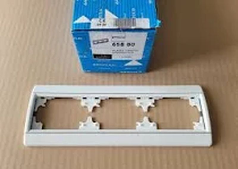[ARN-65880] Plaque 3 postes horizontal Club lumiere blanc