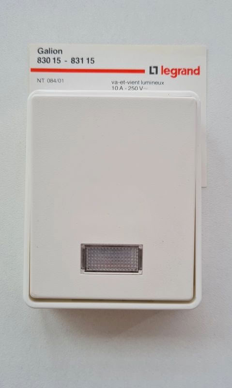 [LEG-083005] Poussoir saillie - Galion blanc