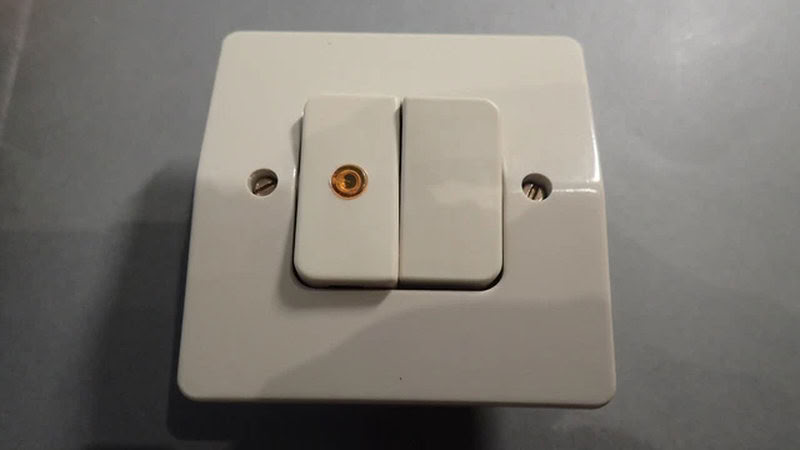 Legrand 80458 - Interrupteur Va Vient Neptune 2 Ivoire - voyant non inclus