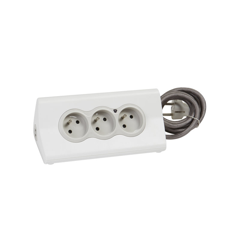 Legrand 050410 - Rallonge 3x2P+T avec support tablette + 2 USB Type-A et cordon 1,5m - blanc