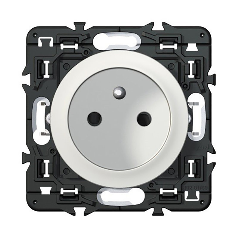 Legrand 067711 - Prise de courant 2P+T Céliane 16A avec enjoliveur blanc et support