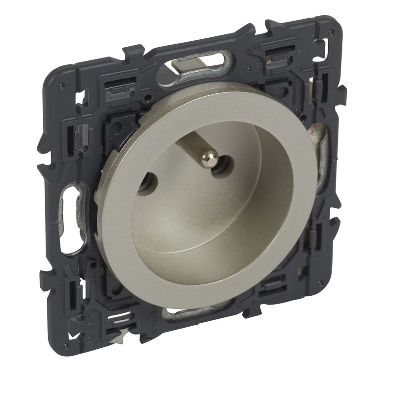Legrand 067714 - Prise 2P+T Céliane avec enjoliveur titane et support