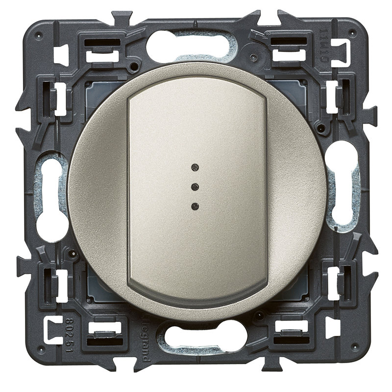 Legrand 099516 - Poussoir lumineux (voyant fourni) Céliane Soft - 6A - Titane