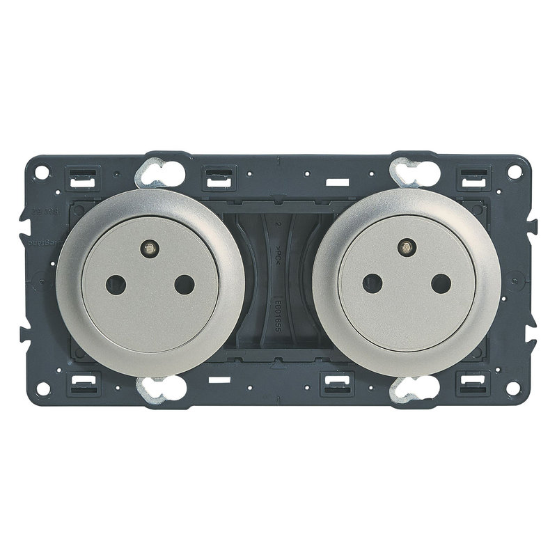 Legrand 099755 - Double prise de courant précâblée Céliane Surface - titane avec support