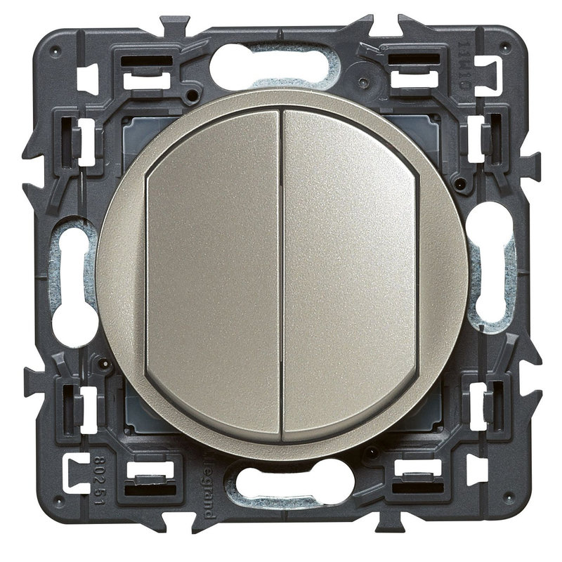 Legrand 099771 - Double interrupteur ou va-et-vient Céliane Soft 10A - titane avec support
