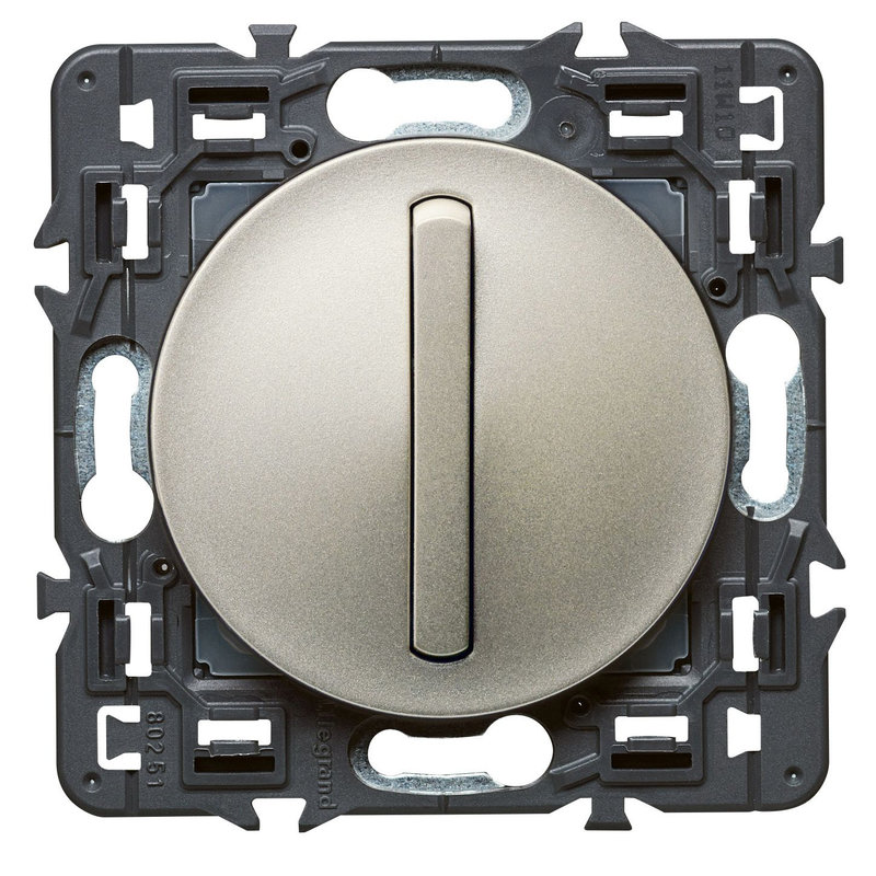 Legrand 099778 - Interrupteur ou va-et-vient doigt étroit Céliane Soft 10A - titane avec support