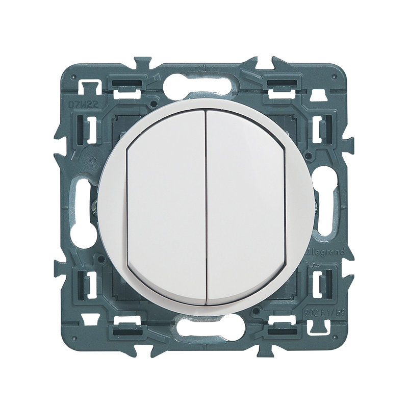 Legrand 099731 - Double poussoir Céliane 6A - blanc avec support