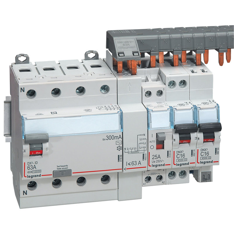 Legrand 405201 - Peigne d'alimentation 4P tête de groupe HX³ horizontal optimisé - 12 modules