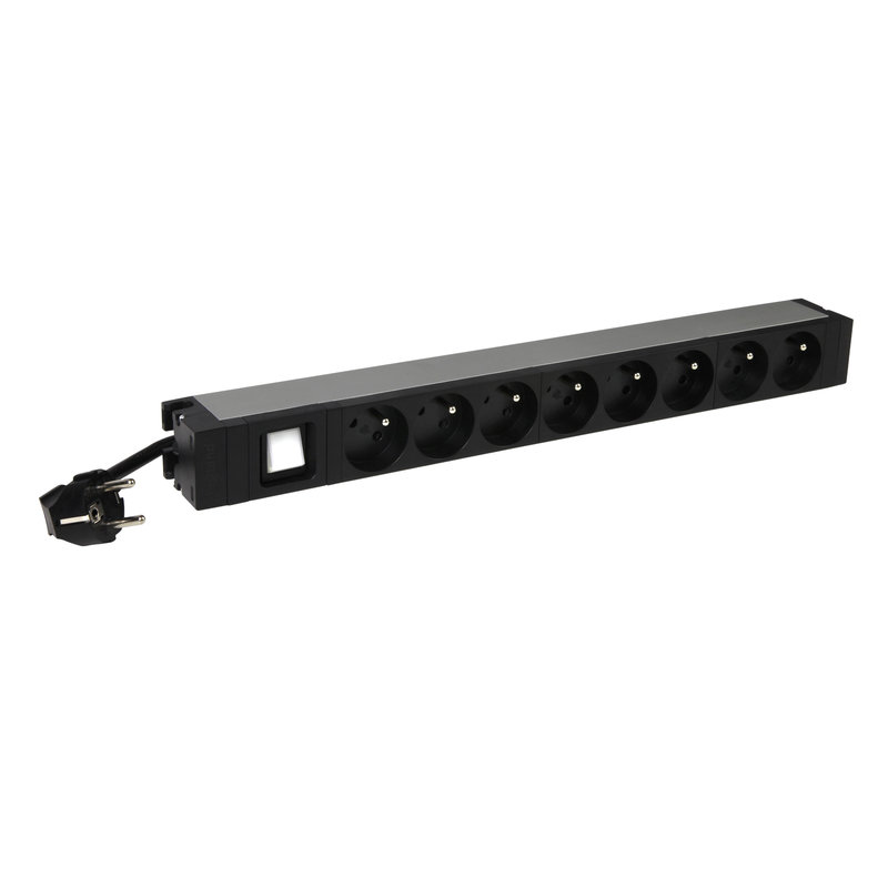 Legrand 646822 - PDU 19pouces 1U LCS² interrupteur voyant 8x2P+T - cordon 3m avec fiche 2P+T 16A