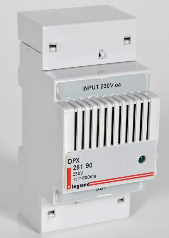 Legrand 026190 - Déclencheur à minimum de tension retardé - module de temporisation - 230V~