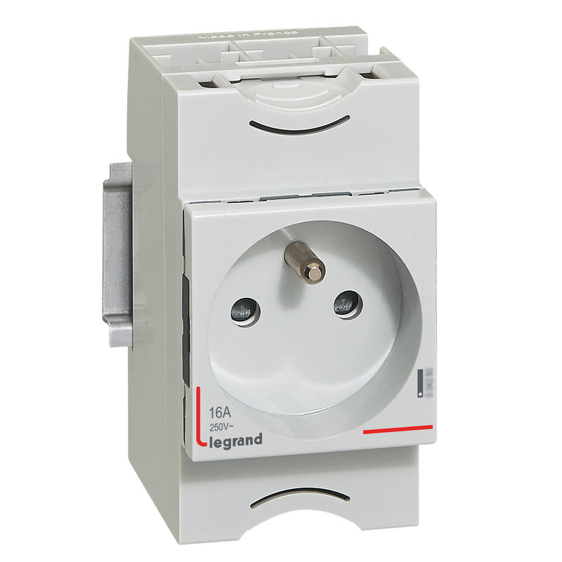 Legrand 092782 - Prise de courant avec terre 10A et 16A - 2,5 modules DIN