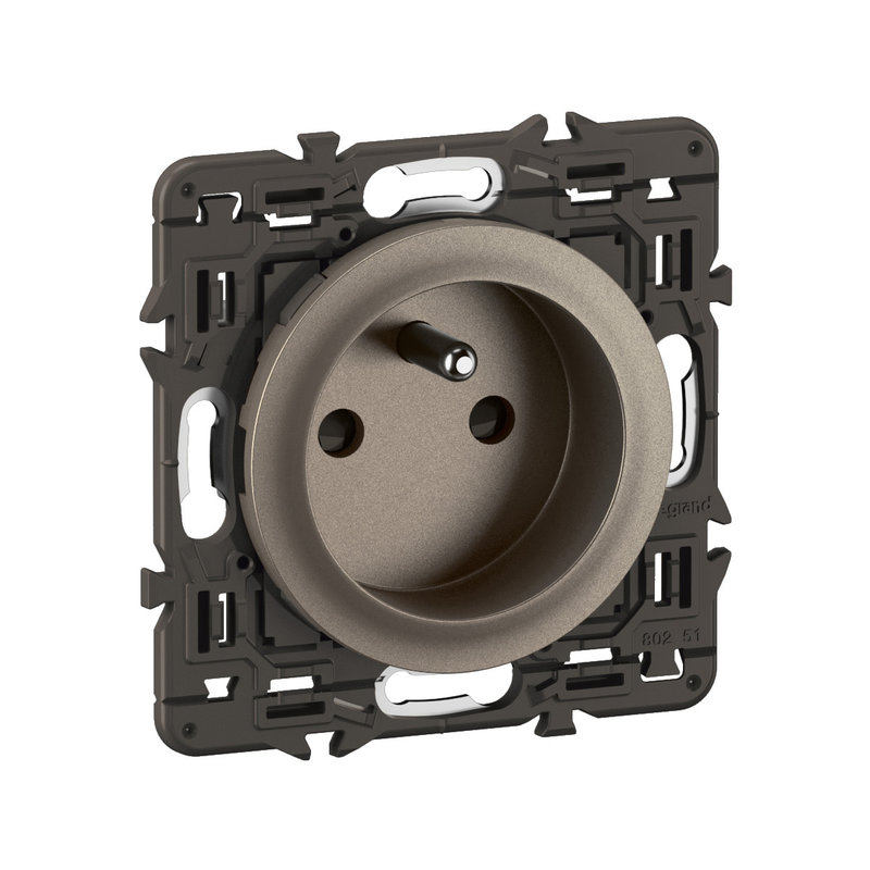 Legrand CY0116 - Prise 2P+T Céliane à vis spéciale rénovation enjo Titanium et support