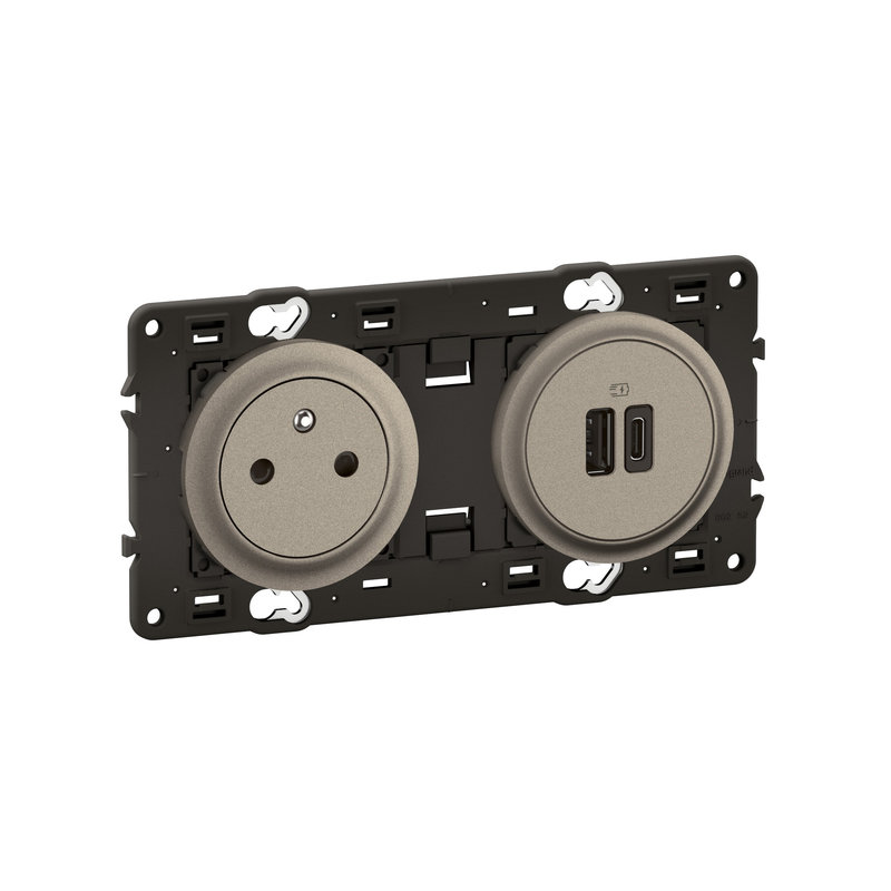 [LEG-CY0143] Legrand CY0143 - Prise 2P+T et USB A+C 15W précâblées Céliane, enjoliveurs Titanium et support