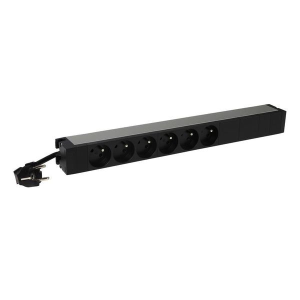 Pdu Standard 19&quot; 1U Lcs³ 6X2P+T Et Cordon Alimentation 3M Av legrand 646805